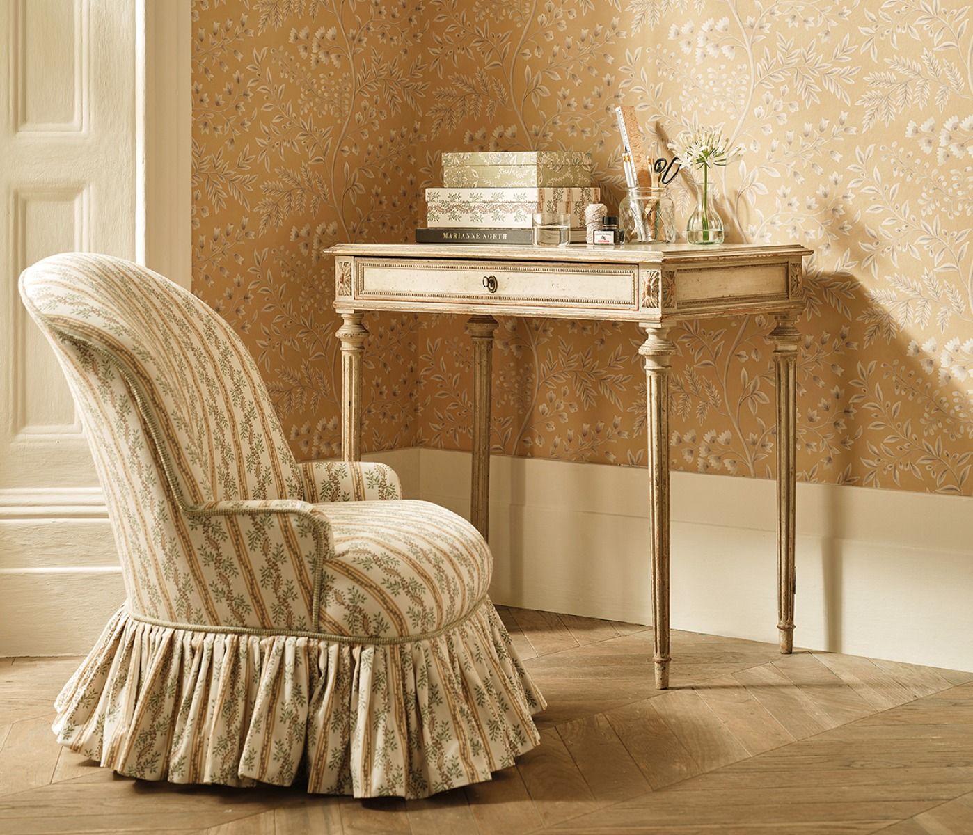 Papier peint fleuri Lamballe Nina Campbell collection Dauphine