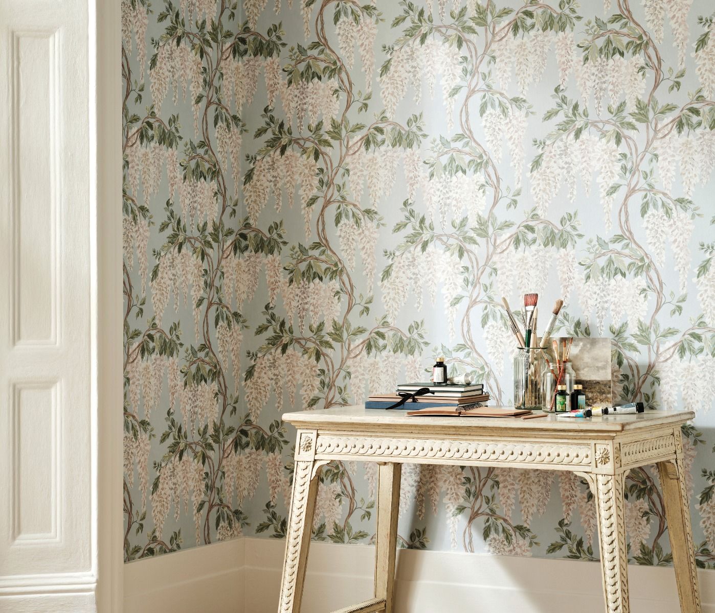 Papier peint fleuri Wisteria Walk Nina Campbell motif glycine